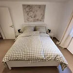 Apartment Esmeralda Mit Sonnenterrasse & Grossem Parkplatz